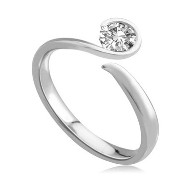  Round Diamond Semi Rub Over Designer Ring